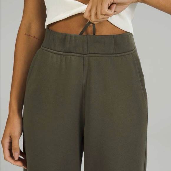 Lululemon Relaxed High-Rise Jogger in
Carob Brown - Picture 6 of 10